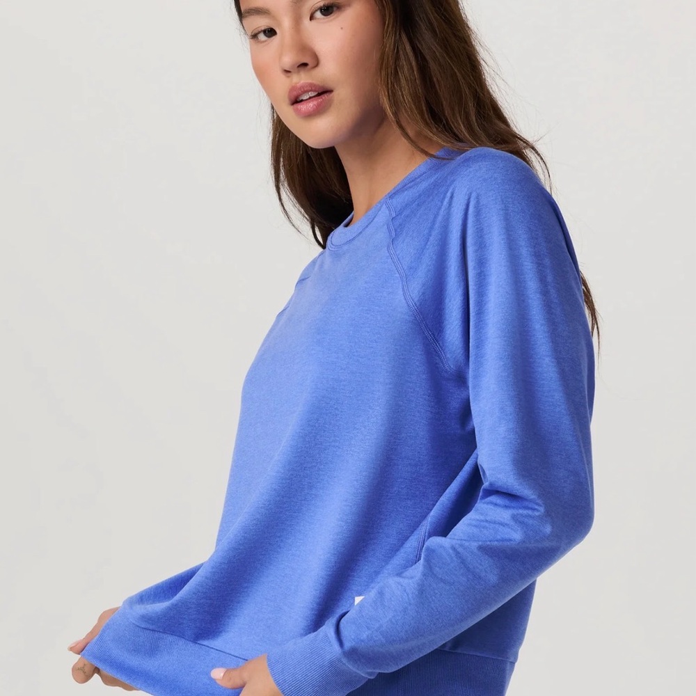 Vuori Halo Crew in Blue Iris Heather - Picture 4 of 8